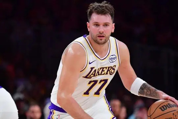 湖人主帅雷迪克透露东契奇回归时间表 周日战76人成潜在复出战