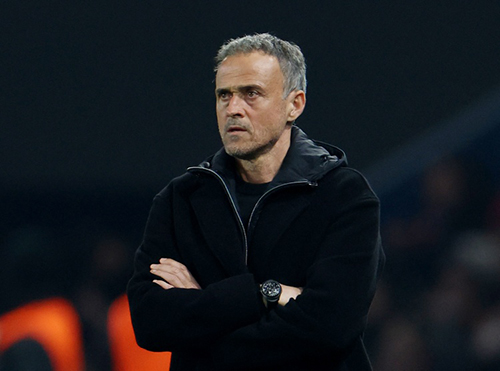 FIFA“冷处理”？恩里克世俱杯决赛锁喉佩德罗，三月零罚单引众怒