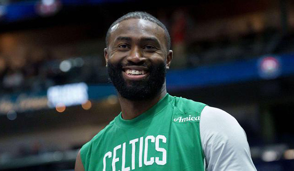 篮下冲突升级！布朗挥拳+挑衅话术，与斯图尔特双双领技犯