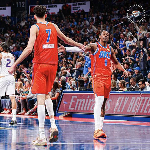 雷霆49分血洗太阳+手握多签，霍姆格伦成顶级内线